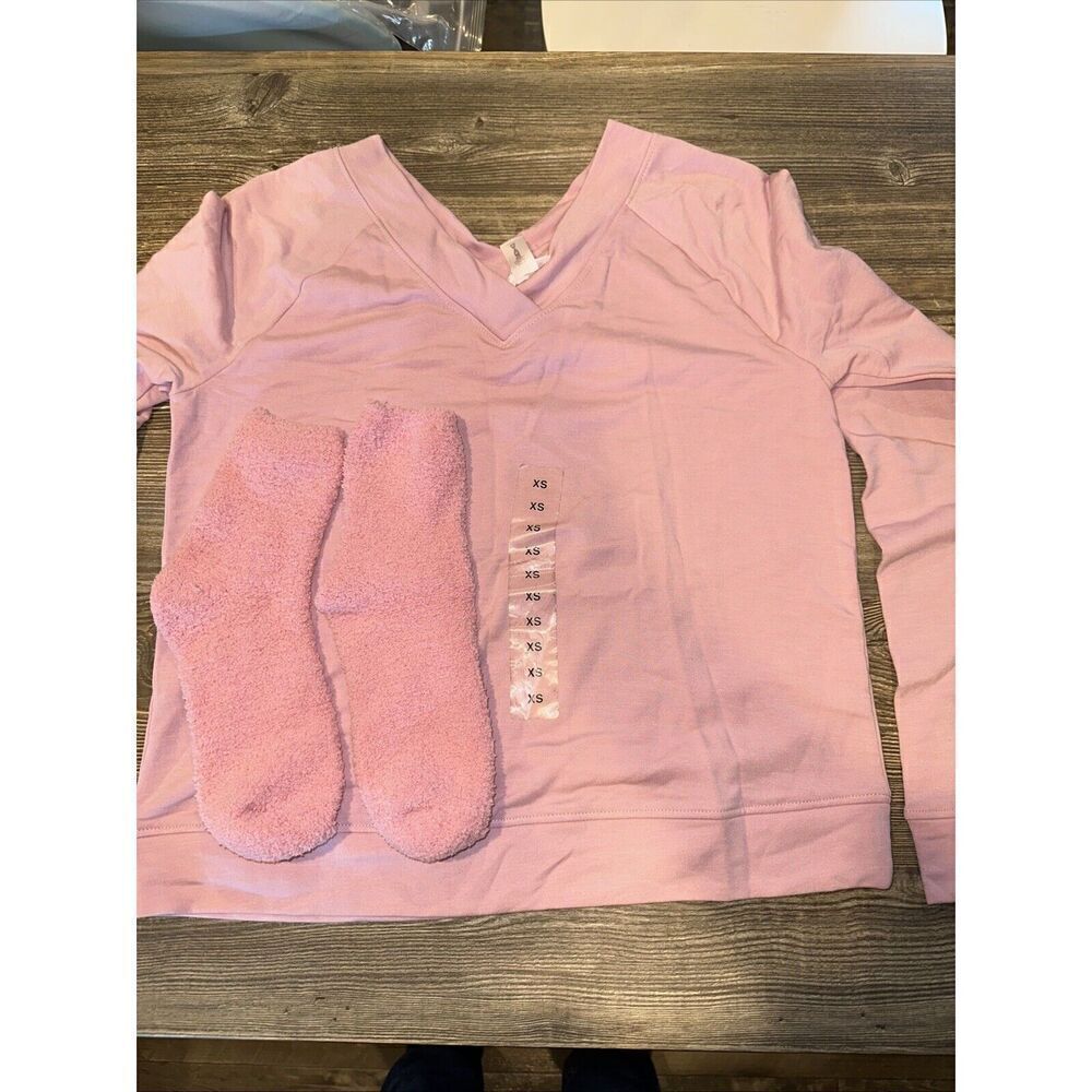 Ambrielle Sleepwear Sweater + Socks Women’s XS Pink Crewneck. NWT. 10